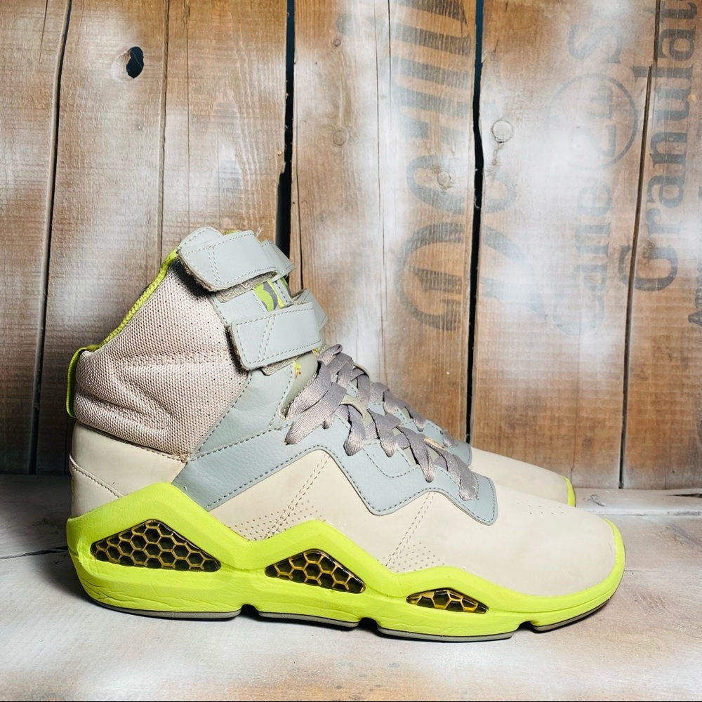 WOMEN REEBOK CLASSIC CHI-KAZE